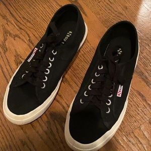Black supergas